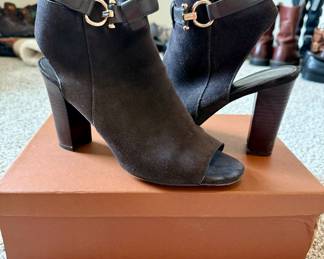 Beautiful pair of Coach heels. Dress them up, or dress them down, they’re perfect for any event!