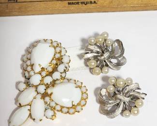 TRIFARI EARRINGS