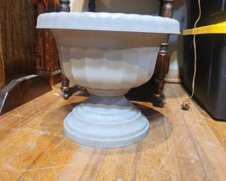 GARDEN URN PLASTIC