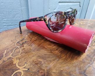 PRADA SUNGLASS READERS IN VALENTINO CASE