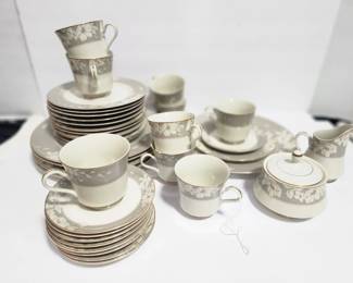 MIKASA DISH SET SERVICE FOR 8