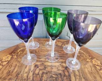 COLORFUL WINE GLASSES