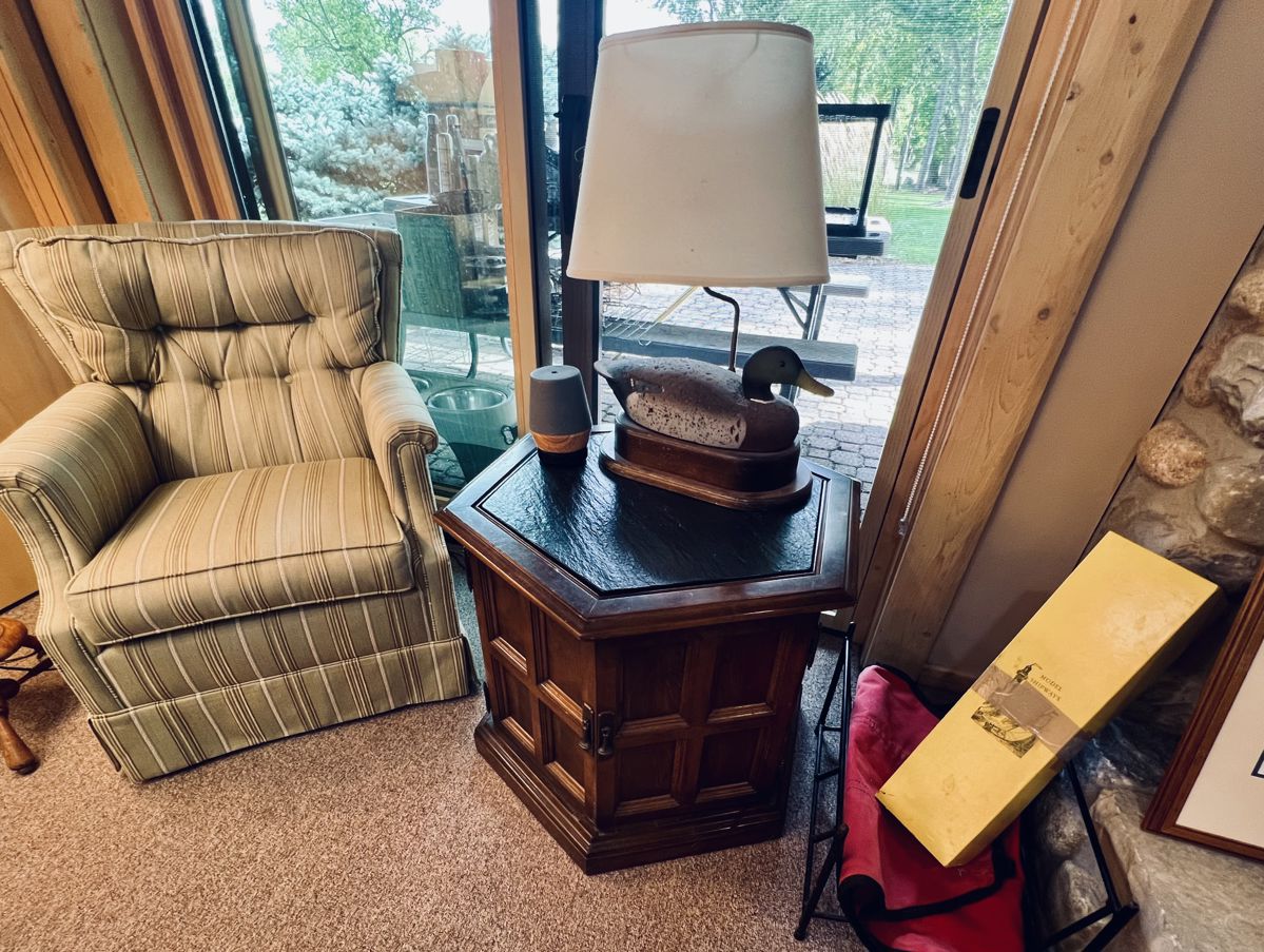 Comfy and quality swivel armchair and a must have Duck Lamp along with another quality end table! 