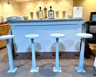 This is the furniture your kids and grandkids want!! Lifetime memories made at this 72" x 30" complete Soda Fountain! 