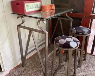 small table w/2 stools