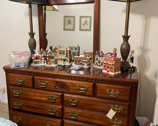 dresser w/mirror