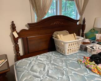 queen bed w/matching pieces