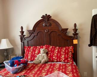 queen bed, w/footboard