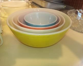 Pyrex mixing bowls