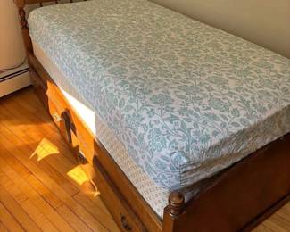 Twin Bed with 4 Drawers