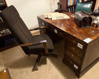 Office Chair, Desk