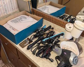 Curling Irons - Hair Dryer - Make-up Mirror