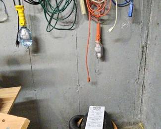 6 Gal RIGID shop Vac And Power Cords And Lights. 