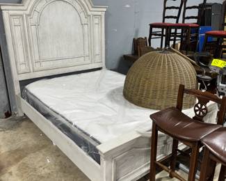 Bed and Lighting Orlando