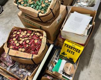 Collectible Bottle Caps and papers Orlando