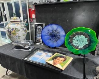 Memorabilia, Vase and Wall Art Orlando Estate Auction