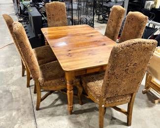 Dining Table & Chairs Orlando Estate Auction