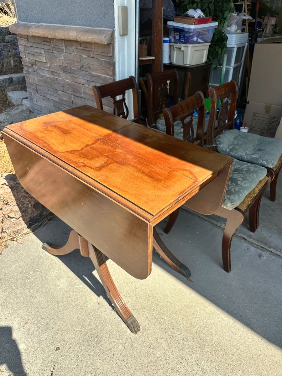 Duncan Fife drop leaf table with 4 chairs