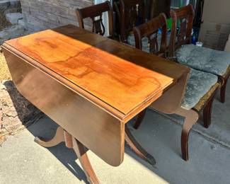 Duncan Fife drop leaf table with 4 chairs