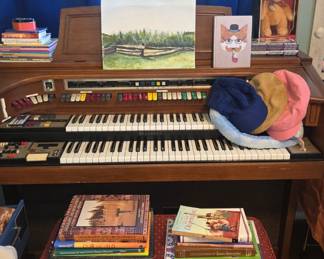Electric organ.
