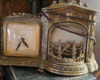 retro mantle clock