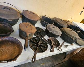 Large selection of cadt iron cookware 