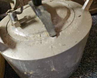 vintage pressure cooker, great deco or brave cooking
