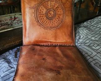Touled ,foldable leather seat
