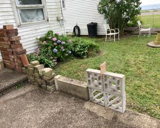 Decorator cinder blocks