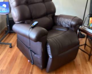 Power Lift Recliner - standup chair with lift assist Not very old, Paperwork available.