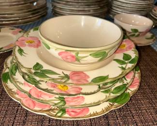 Franciscan Desert Rose dinnerware:
Introduced in 1941 by Gladding, McBean & Company, Desert Rose became the largest-selling dinnerware pattern in American history and was even chosen by First Lady Jacqueline Kennedy for use in the White House.
Design Inspiration:
The pattern is inspired by the rugged wild rose, Rosa Rugosa, and features irregularly scalloped edges resembling thorny vines framing the delicate rose blooms.