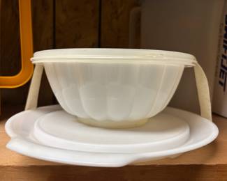 Vintage tupperware jello mold