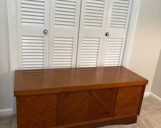 Lane cedar chest
