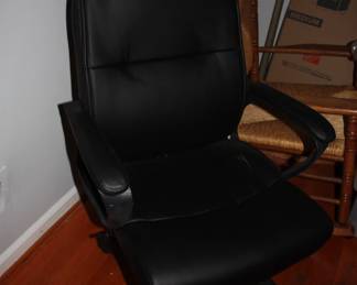 Black hi back office chair  no rips or tears