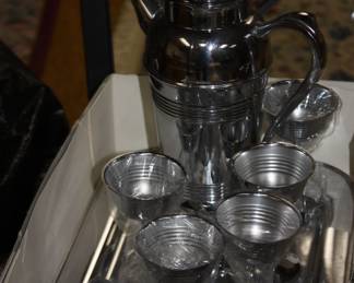 NIB Martini shaker & 5 cups 