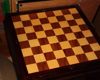 Wood chess & backgammon box w/pieces inside 