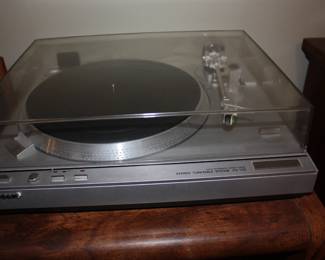 Sony turntable PS-T33 direct drive w/dust cover