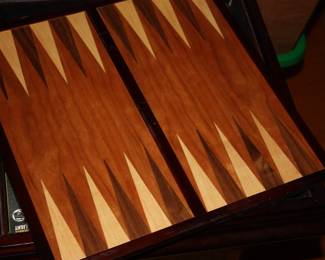 Wood chess & backgammon box w/pieces inside 