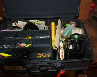 Over/under Plano tackle box w/lures