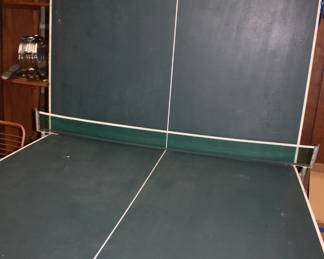 Ping pong table w/net in great condition