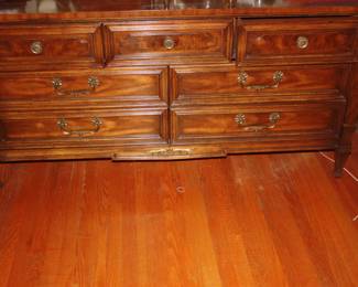 Drexel dresser w/detached mirror w/7 drawers