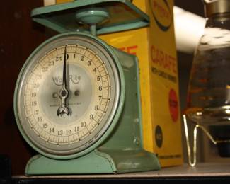 Vintage green Way Rite scale