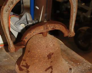 9" iron dinner w/clapper