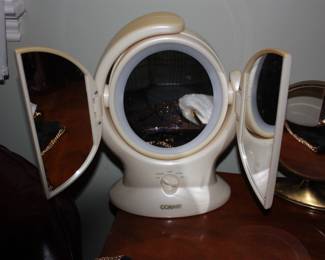 Conair lit foldable mirror