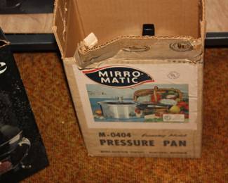Vintage Mirro-matic pressure pan