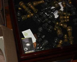 Wood chess & backgammon box w/pieces inside 