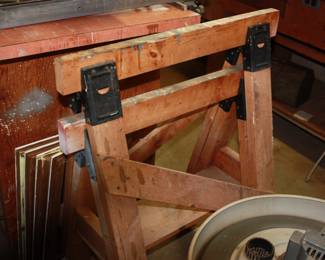 2 wood 2x4 saw horses