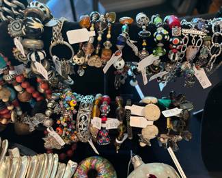 Bracelets 