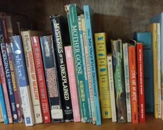 GROUPS OF BOOKS ON ASSORTED TOPICS