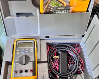 Fluke Automotive Volt Meter with accessories